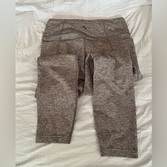 3 Women’s leggings size Medium - Picture 3 of 10